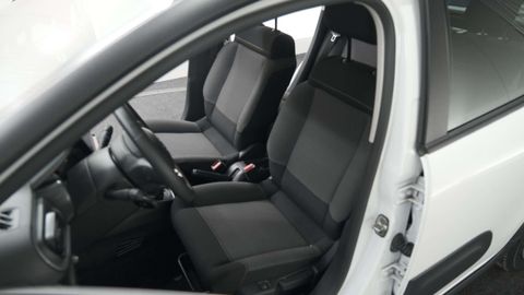 Car image 26