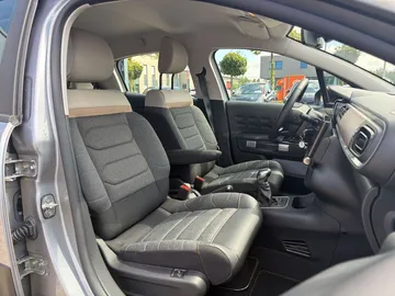 Car image 25