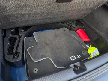 Car image 26