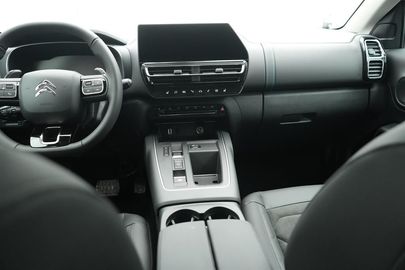 Car image 16