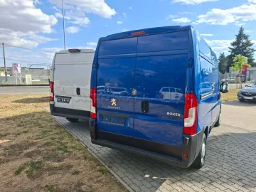 Car image 29