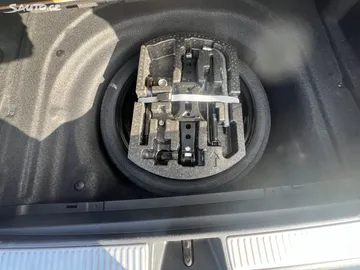 Car image 37