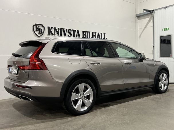 Volvo V60 Cross Country B4 AWD Momentum 146 kW image number 3