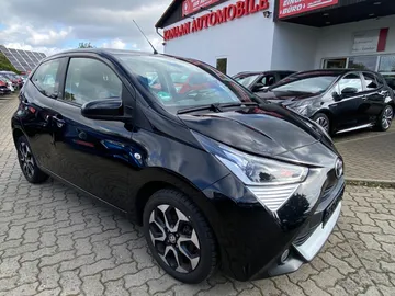 Car image 2
