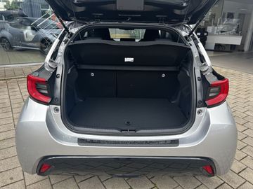 Car image 12