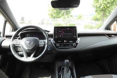 Car image 14