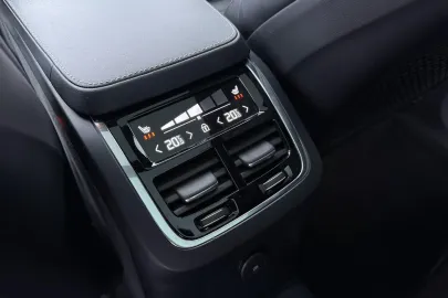 Car image 49