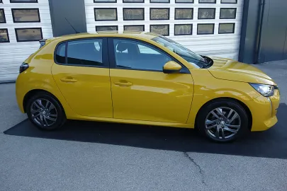 Car image 3