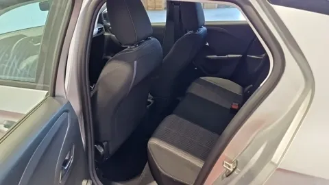 Car image 28