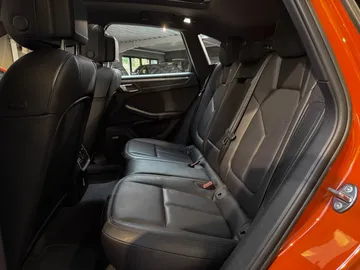 Car image 32