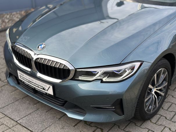 BMW 330e Touring 215 kW image number 22