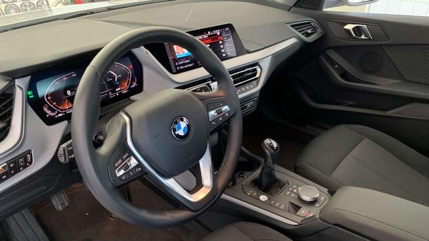 BMW 118i Advantage 100 kW image number 11