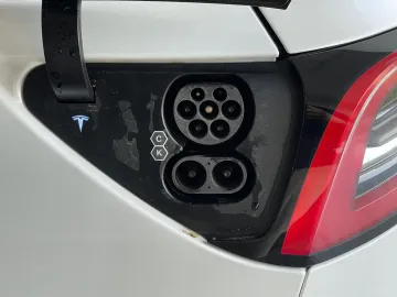 Car image 33