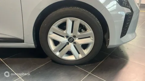 Car image 20