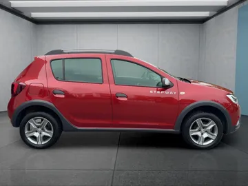 Car image 3