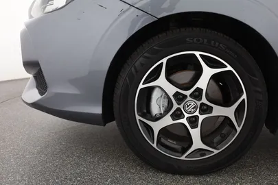 Car image 30