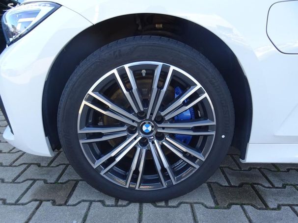 BMW 330 e xDrive 215 kW image number 7