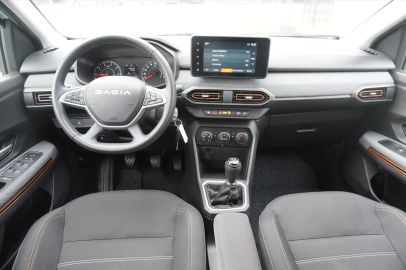 Car image 5