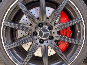 Car image 25