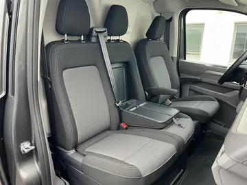 Car image 27