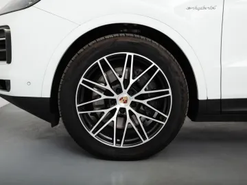 Car image 27