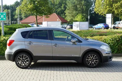 Car image 2