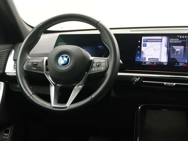 BMW iX1 xDrive30 230 kW image number 3