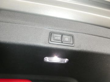Car image 33