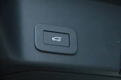Car image 34