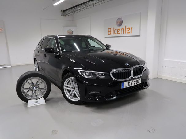 BMW 330 e Touring M Sport 216 kW image number 2