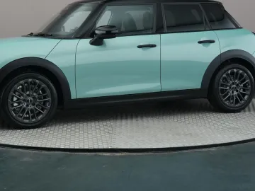 Car image 19