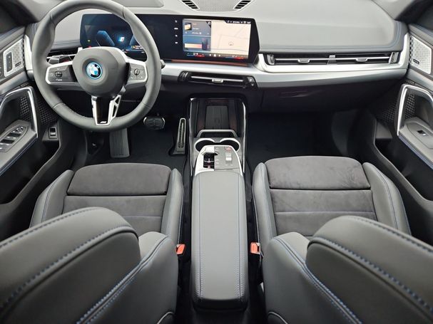 BMW iX1 xDrive M Sport 200 kW image number 14