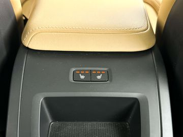 Car image 35