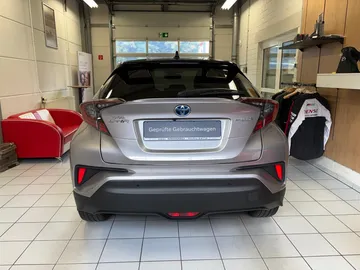 Car image 5
