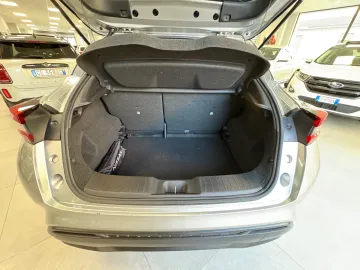 Car image 27