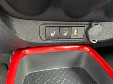 Car image 25