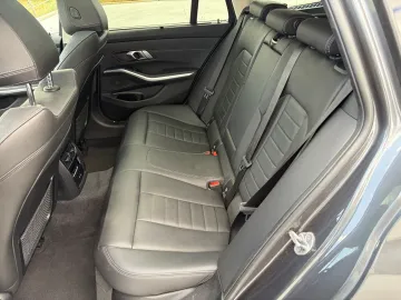 Car image 32