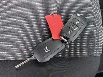 Car image 36