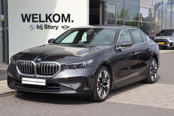 BMW 530e 220 kW image number 1