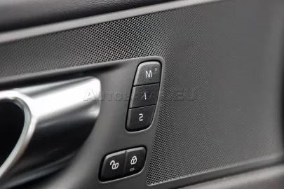 Car image 60
