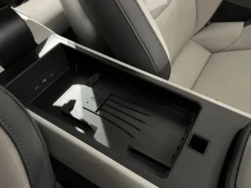 Car image 50