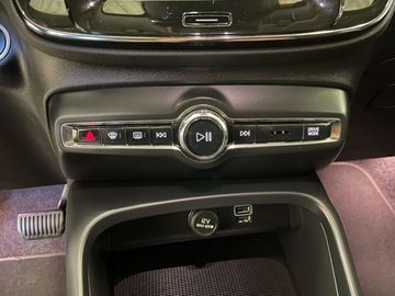 Car image 37