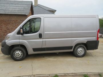 Car image 3
