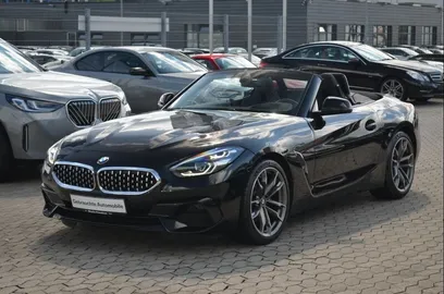 Car image 12