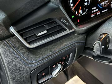 Car image 36