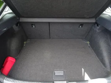 Car image 33