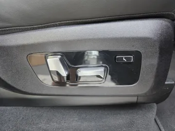 Car image 43