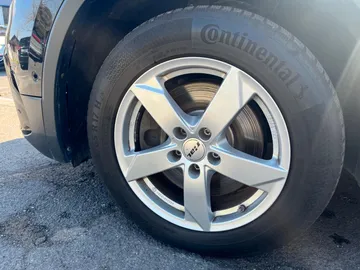 Car image 40