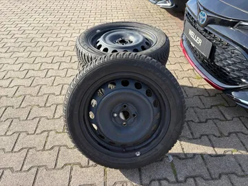 Car image 27