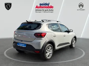 Car image 5